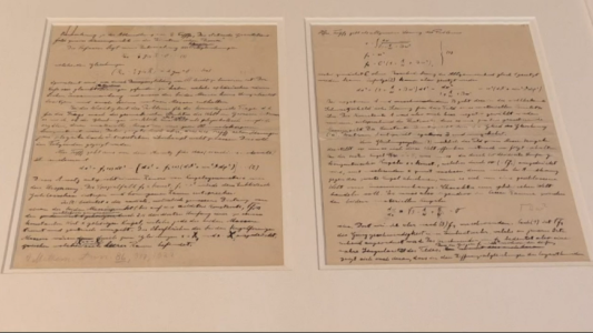 Donan al Museo Nobel primer manuscrito de Einstein tras recibir el premio