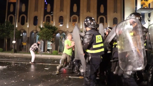 Violenta protesta en Georgia deja 240 heridos