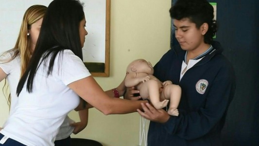 "Bebés robots" para frenar embarazos adolescentes