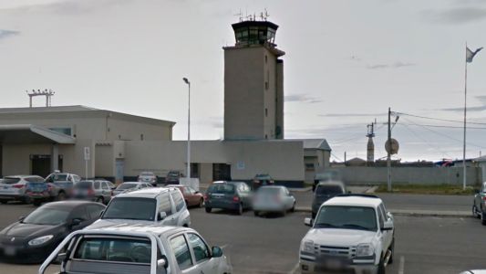 Un controlador aéreo fue hallado ahorcado con un cable en el aeropuerto de Río Grande