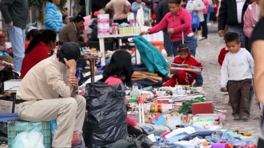 Casi la mitad de la población activa tiene empleo informal