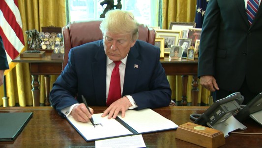 Trump anunció sanciones económicas contra líder supremo de Irán