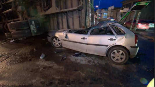 "Se confió que pasaba en rojo" aseguró el conductor del auto aplastado