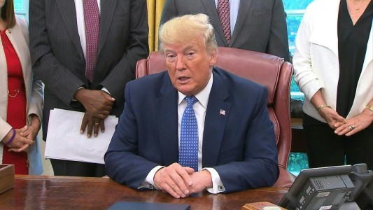 Trump dice estar preocupado por maltrato a niños en la frontera