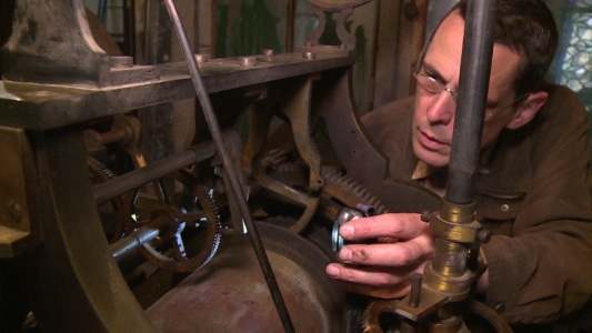 Encuentran el "gemelo" del reloj de Notre Dame