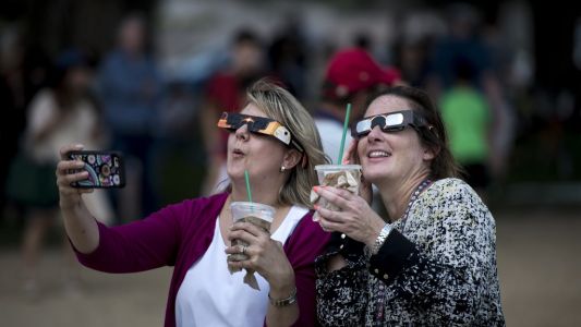 Cuenta regresiva para el eclipse solar: los cuidados al observar