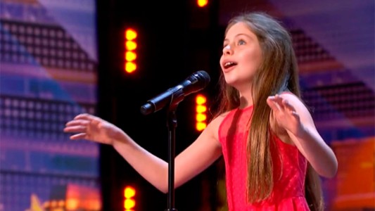 Tiene 10 años y deslumbró a todos con su extraordinaria voz en "America's Got Talent"
