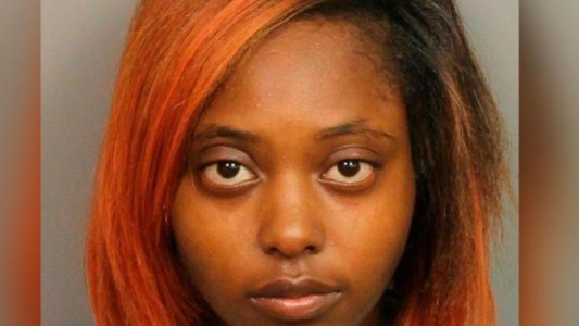 Una mujer que sufrió aborto tras recibir disparo en el vientre es juzgada por muerte del feto