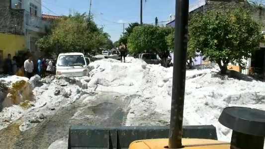 Impresionante caída de granizo en Guadalajara