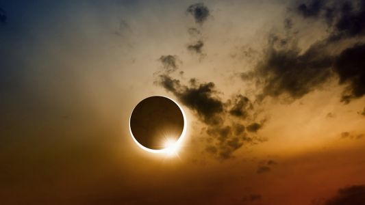 La muestra que adelanta el eclipse solar en el Planetario