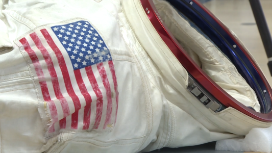 El traje que usó Armstrong en la Luna está a punto de desintegrarse