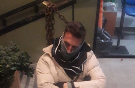 Confesó que es adicto y lo despidieron: sus compañeros piden que lo reincorporen