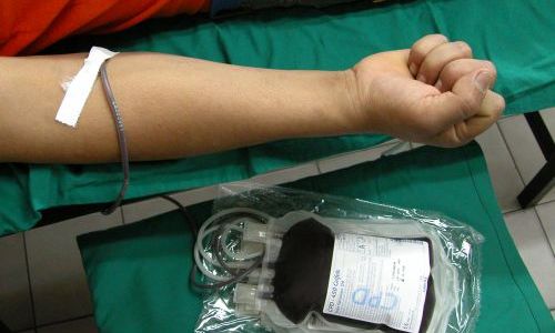 #UnaMédulaParaAle: estudiantes de Medicina impulsan campaña solidaria para salvarle la vida a un compañero