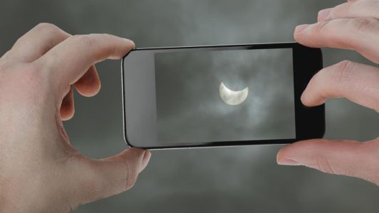 Cómo realizar en forma segura fotos del eclipse con el celular