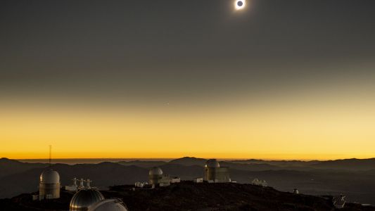 Fotos: el impactante show del eclipse que se vive en Argentina