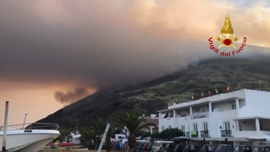 Un muerto por la erupción del volcán Stromboli en Italia