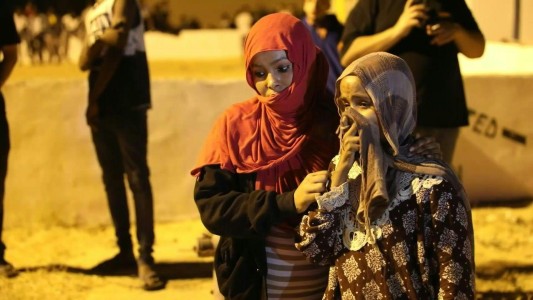 Al menos 40 muertos en bombardeo a centro de migrantes