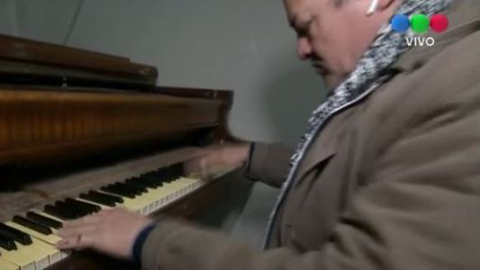 Conocé la historia de Carlos, el pianista de la noche más fría