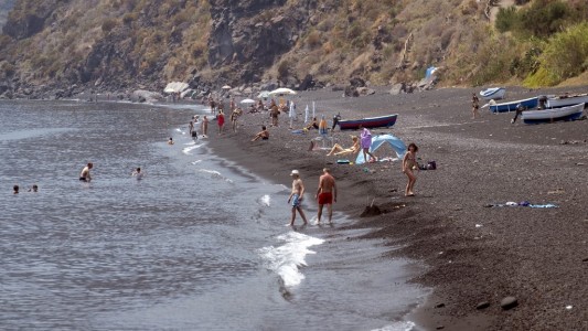 Fotos: playa de cenizas tras la erupción del volcán
