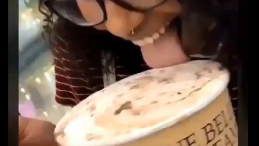 El "chiste" viral que puede terminar en cárcel: le pasó la lengua a un helado y lo devolvió