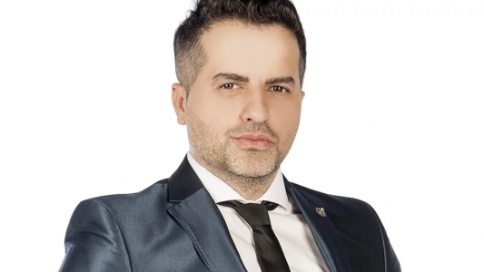 Angel de Brito se casó en secreto con su pareja, el estilista Javier Medina