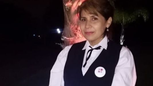 Embistió a su ex novia con su camioneta y luego la apuñaló