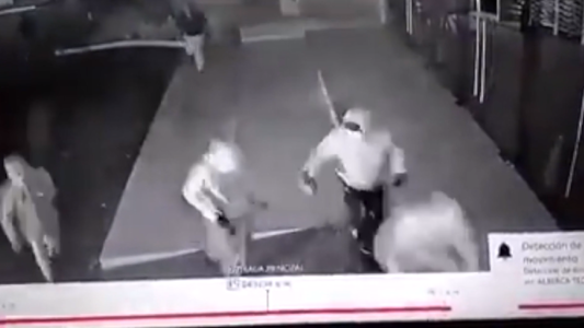 Ladrones arrancaron un cajero automático con una camioneta