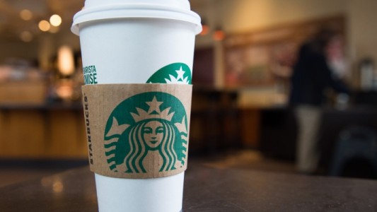 El extraño mensaje que le pusieron en su vaso de café de Starbucks