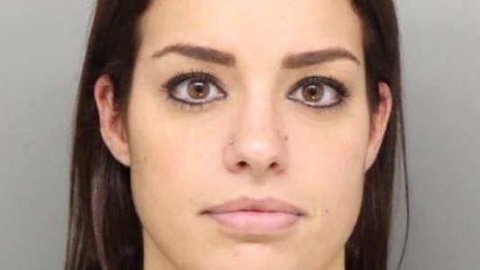 Tuvo sexo con su alumna de 17 años: La jueza duda de la condena porque cree "que hay una relación real"