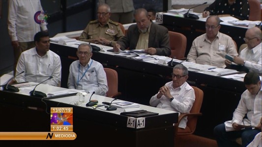 Cuba aprueba ley para volver a tener presidente de la República y primer ministro