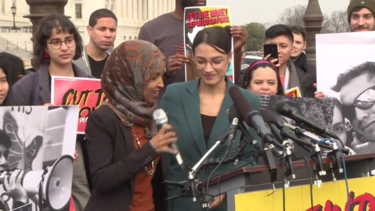 Trump dice a congresistas que "vuelvan" al país del que vinieron