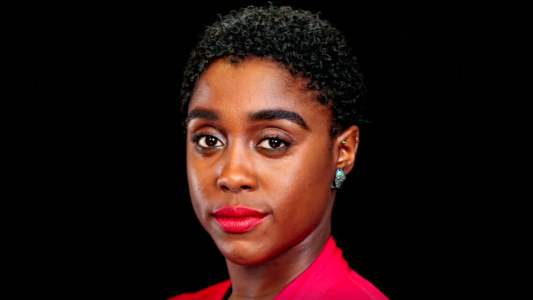 El 007 pasa la posta a una mujer