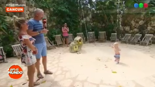 Pobre Mirko: se puso a jugar con un chorro de agua y terminó mal