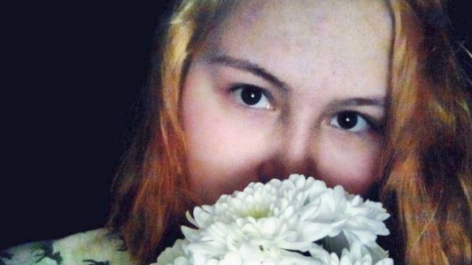 Dos chicas de 16 años mataron a una amiga en forma brutal por ser "demasiado linda"