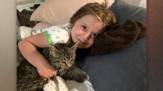 Una nena de 6 años murió en un campo de golf: la golpeó una pelotita que lanzó su padre