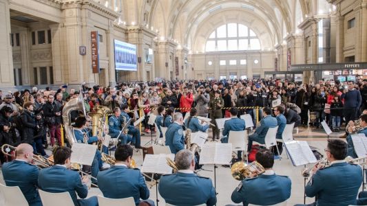 Sorpresa en la Estación Constitución: música para todos en el hall
