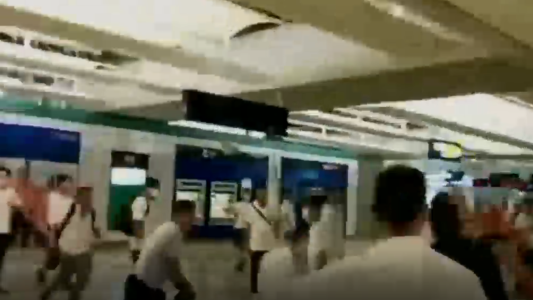 Un periodista agredido en vivo