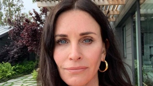 Video: el baile sensual en bikini de Courteney Fox, la estrella de Friends, que arrasa en Instagram