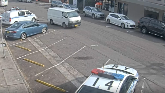 Insólito: narcos capturados tras chocar contra un patrullero