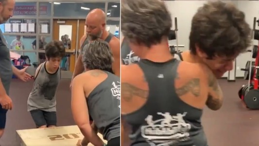 Emocionante video: adolescente sin brazos superó el reto y no pudo contener las lágrimas