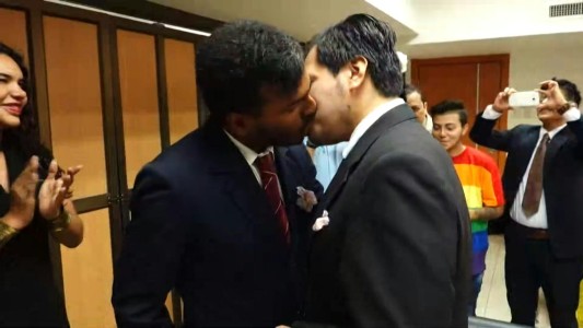 El primer matrimonio entre dos hombres se celebró en Ecuador