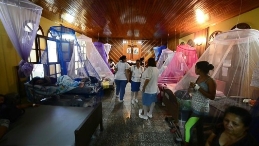 Hospitales desbordados por dengue en Honduras