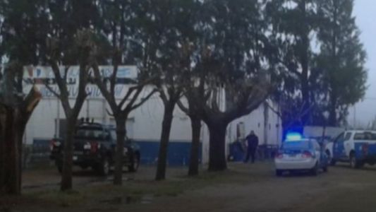 Encuentran el cuerpo sin vida de un bebé en una cancha de fútbol
