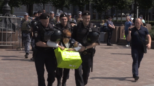 Más de mil detenidos durante una manifestación opositora en Moscú