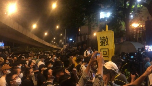 Masiva protesta en Hong Kong por manifestantes detenidos