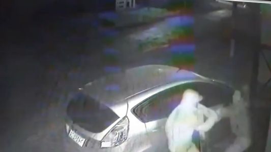 Video: una penitenciaria karateca enfrentó a un ladrón a los golpes