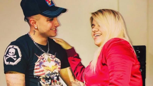 El nuevo novio de More Rial compartió una foto con ella en la cama: "Así todo el día"