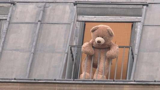 Osos de peluche gigantes invaden París