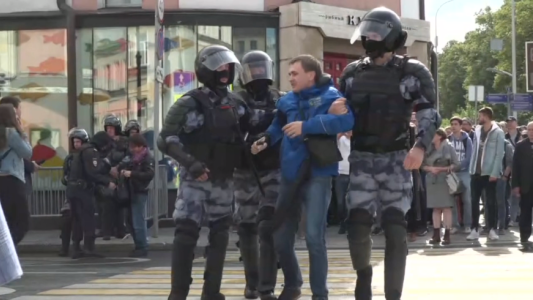 Cientos de personas detenidas en Rusia durante manifestación de la oposición