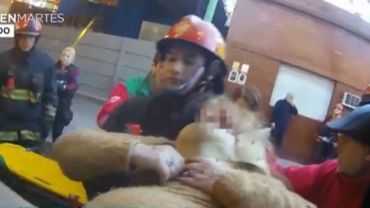 Un micro chocó contra la subida de una autopista: rescataron a 3 pasajeras